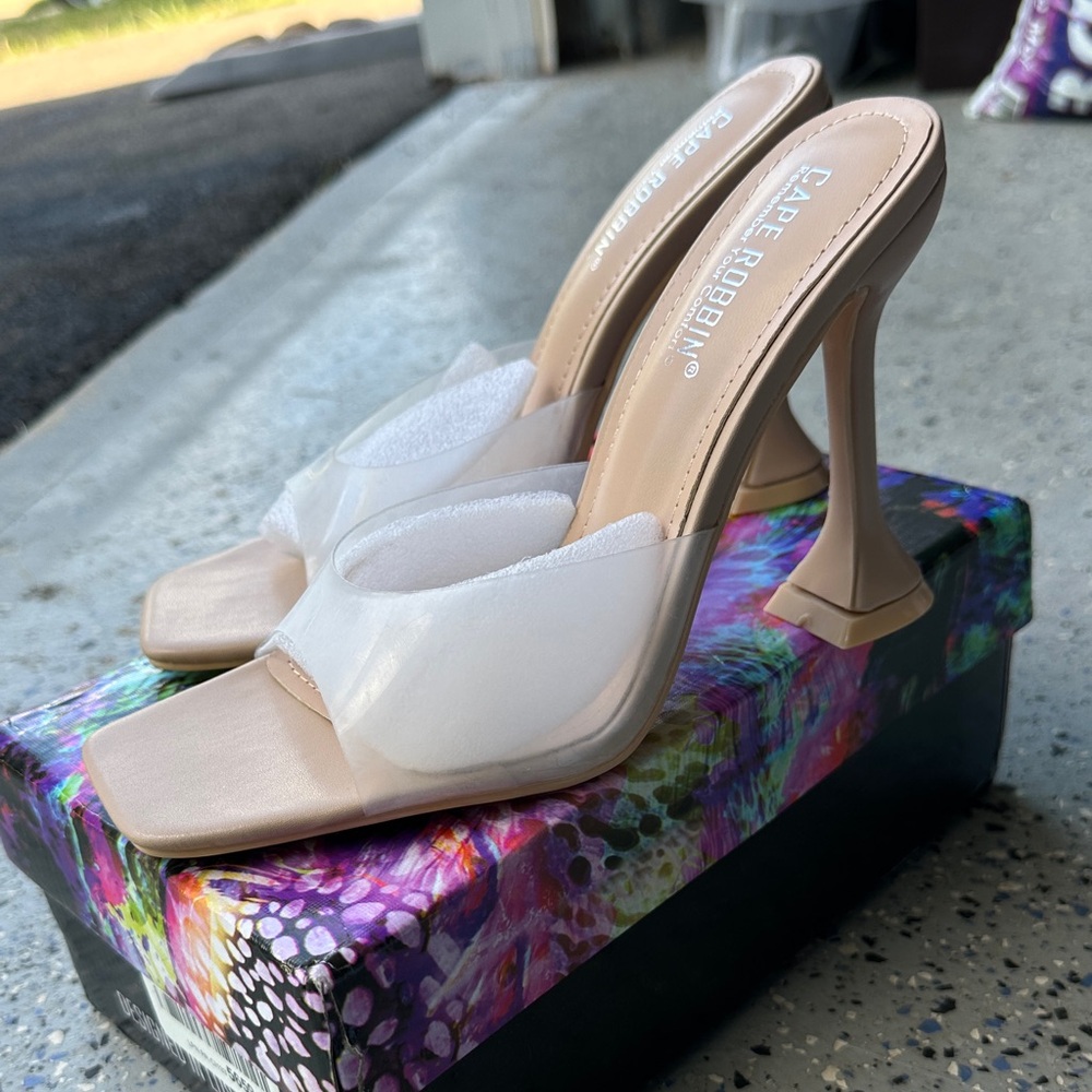 Cape Robbin White and Cream Heeled Mules